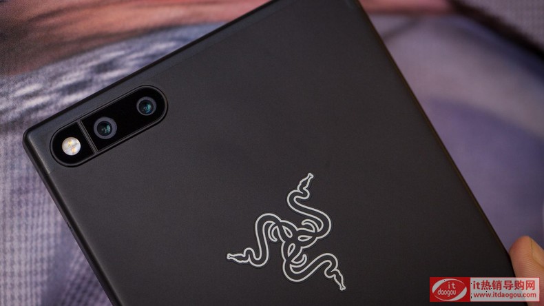 Razer_PhoneS֙C(j)¿l(f)(li)u(png)r(ji)c(din)u(png)